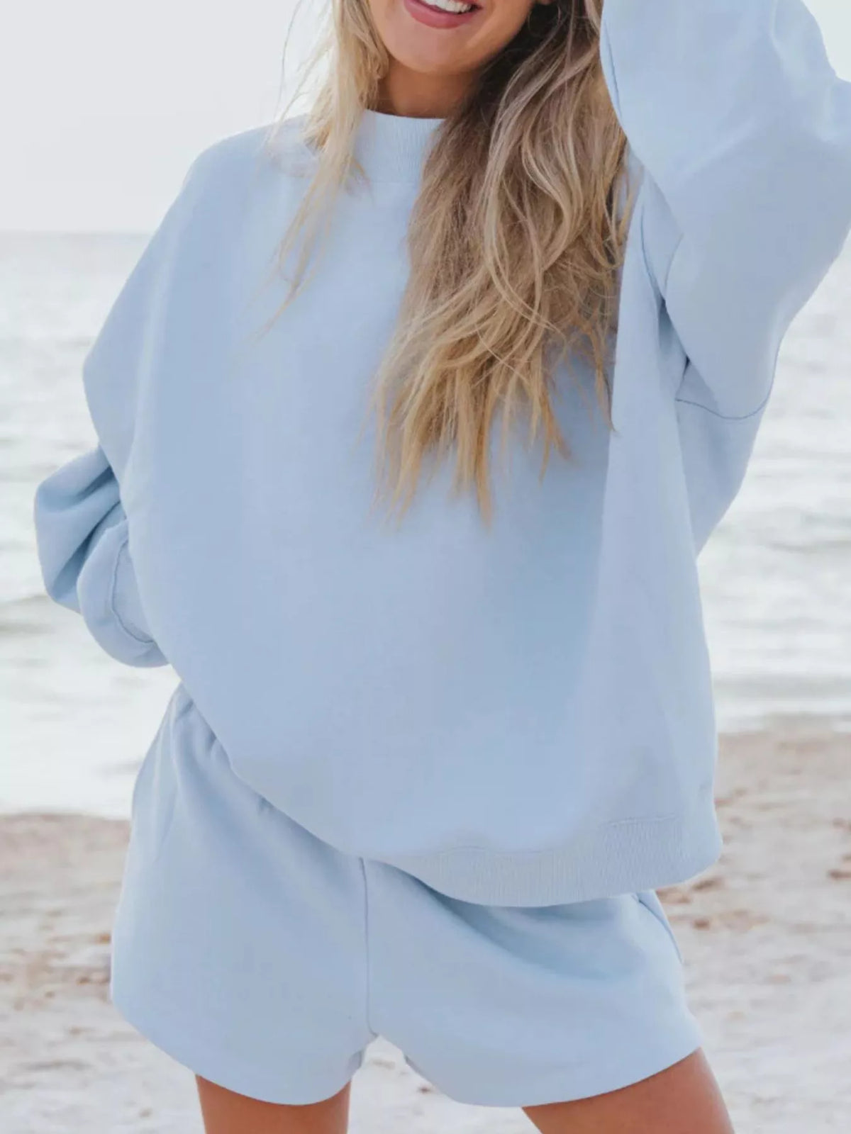 Relaxed round-neck sweatshirt and shorts set for women