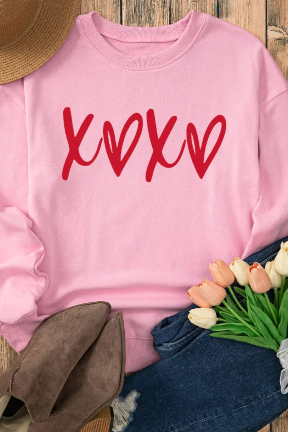 Drop-shoulder round-neck XOXO sweatshirt